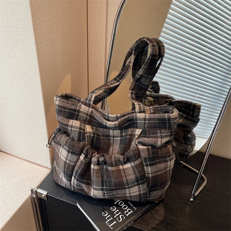 

Autumn and Winter New Korean Version Woolen Plaid Big Bag Popular Tote Bag College Style Casual Large Capacity Shoulder Bag