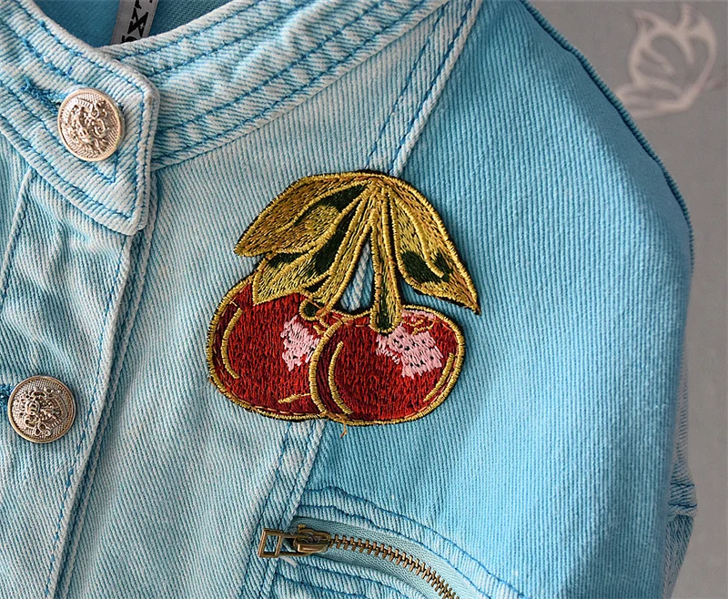 سترة عصرية من القطن الخالص من قماش الدنيم للنساء لصيف 2025 مطرزة بالكرز أزرق فضفاض وأكمام طويلة أنيقة للسيدات #6