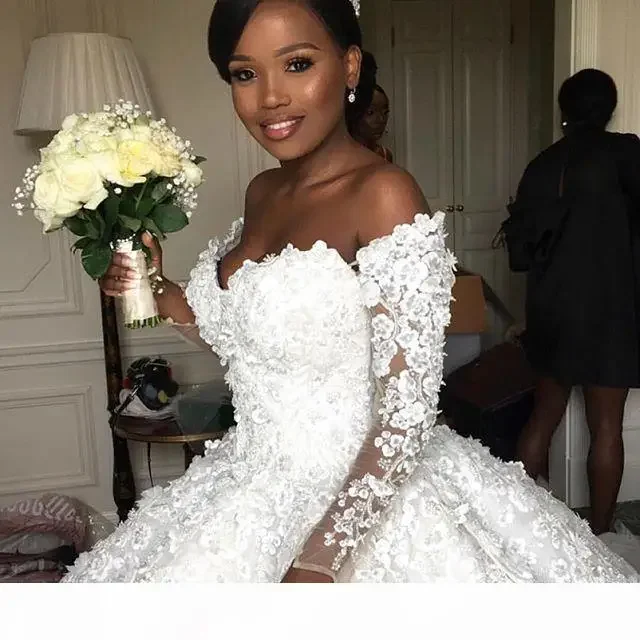 Customized Plus Size Wedding Dresses Handmade Flowers Lace Applique Beaded Bridal Gowns Ravishing Dubai African Crystal Tull