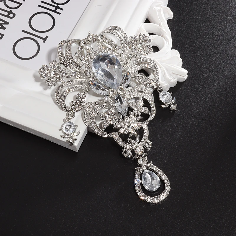 Elegant and Exquisite White Crystal Water Drop Shiny Zircon Brooch for Women Luxury Banquet Evening Dress Brooch Jewelry Gift