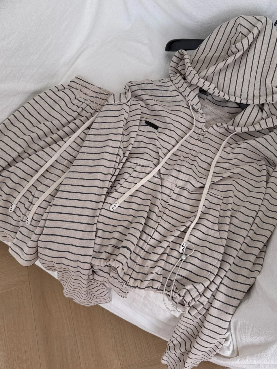 

Свободный крой в полоску, женский комплект с высокой талией для похудения, корейская толстовка с капюшоном на молнии, повседневная спортивная одежда, костюм из двух предметов