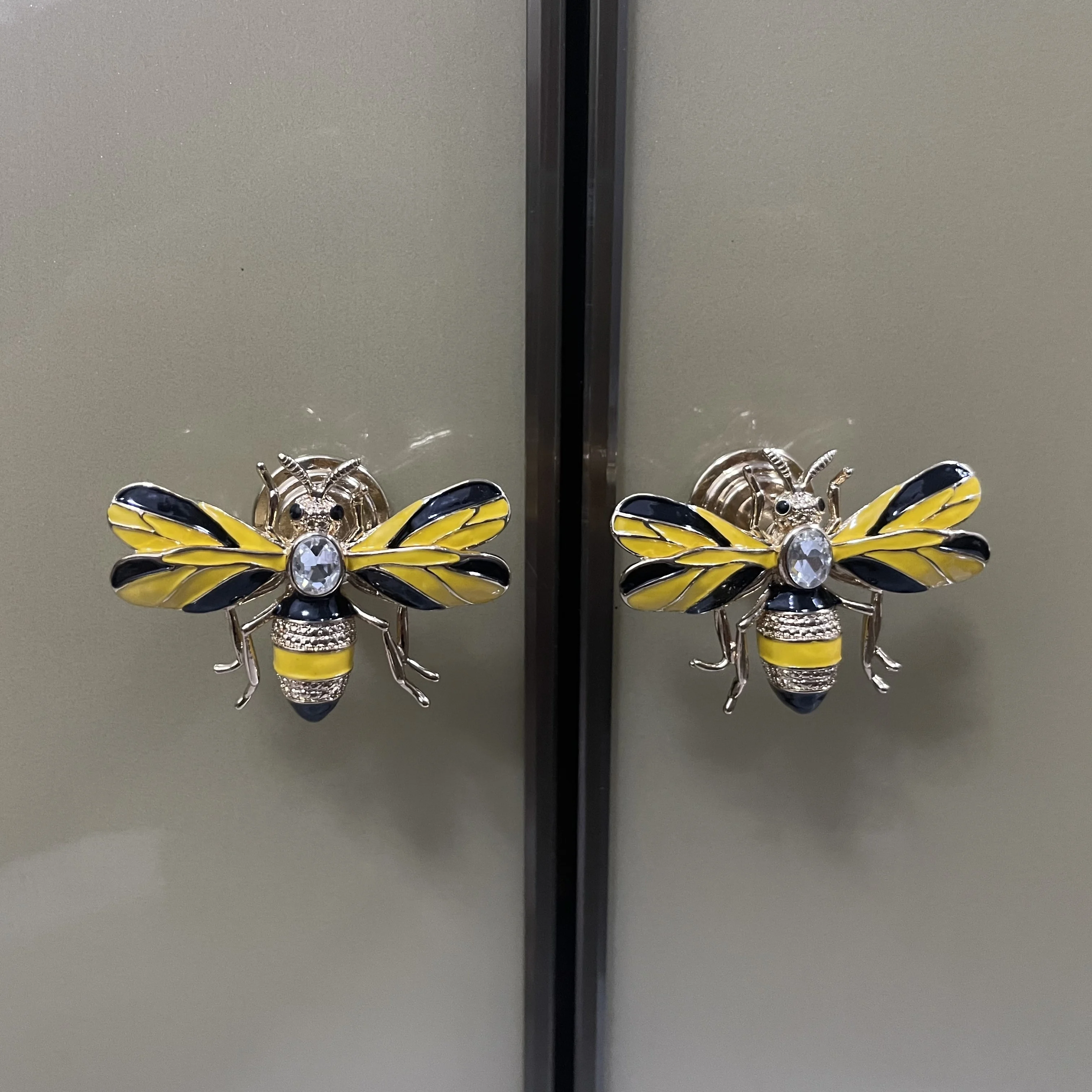 Bee Drawer Knobs Zinc Alloy Cabinet Handle Enamel Crystal 3D Single Hole Pulls for Kids Room Wardrobe Dresser Furniture Hardware
