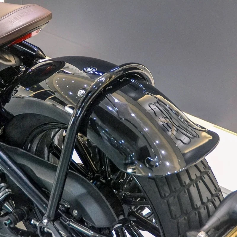 Extended rear mudguard with mudguard plate for sand and water protection. Suitable for BENDA Napoleon bob 250.