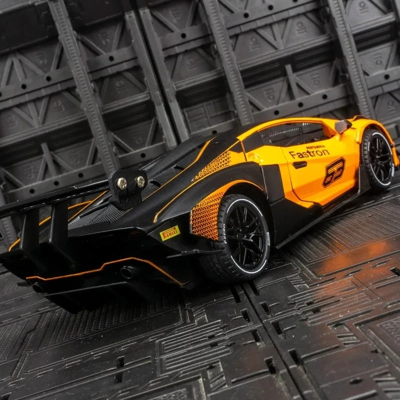 1:24 Lamborghini SCV12 coche de rally de aleación modelo colección de adornos de coche puertas y maletero del capó del motor se puede abrir Enviar a un amigo