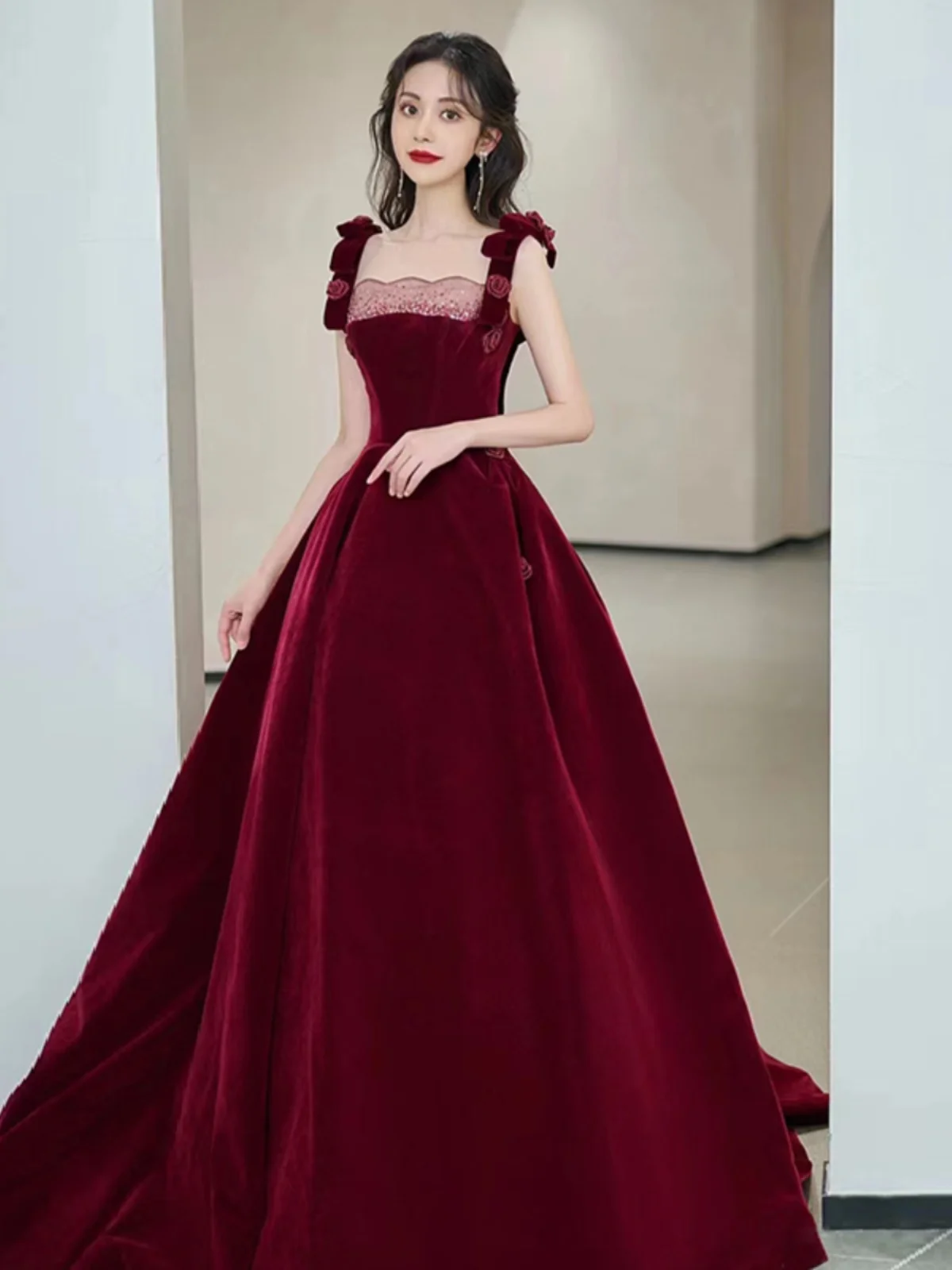 

Red Velvet Strap Wedding Dr Long Ele Slimming Evening Gown for Engagement Return Home Flower Motifs Ideal for Parties