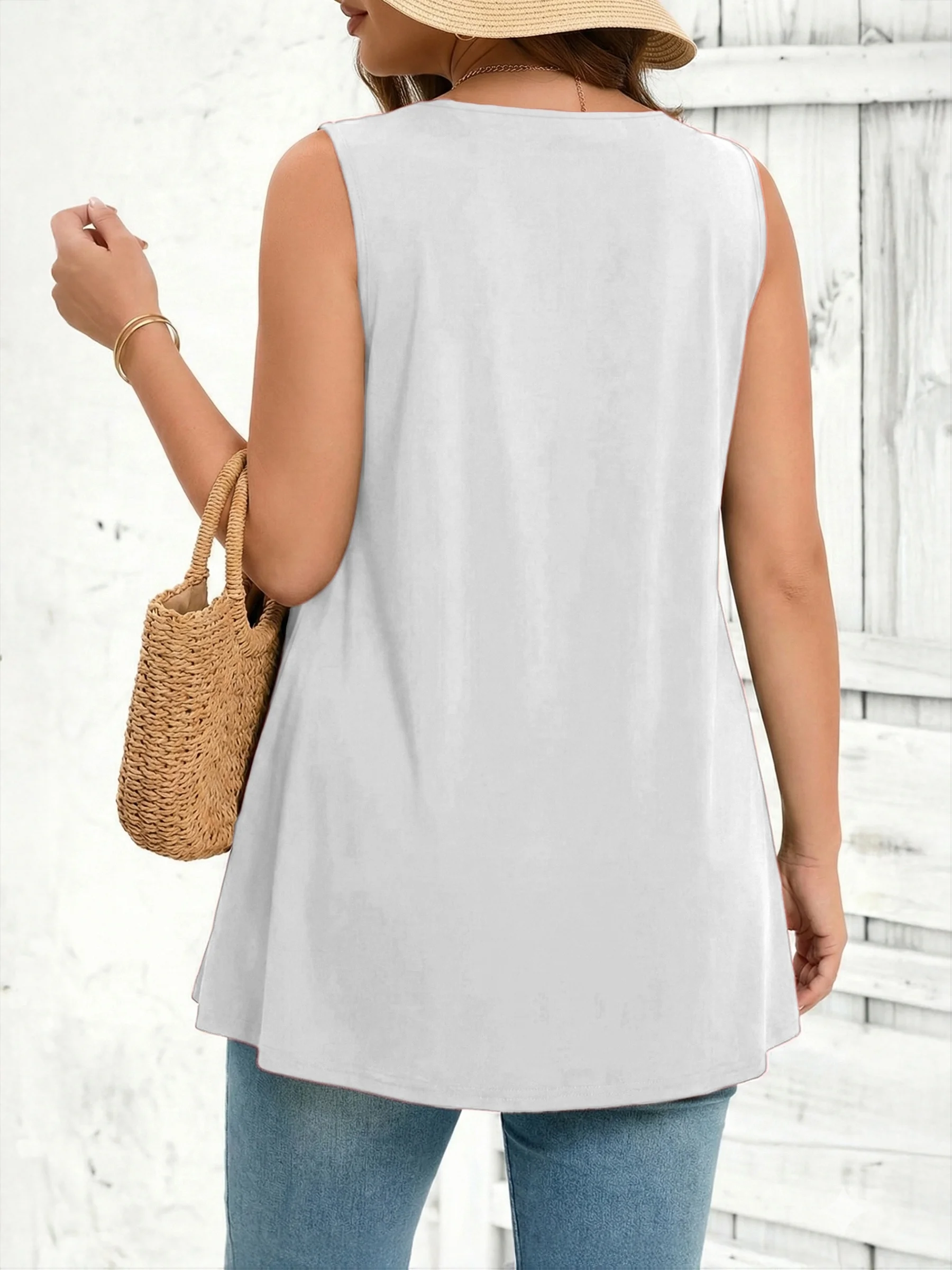 Schickes ärmelloses Oberteil mit Wellenausschnitt für Damen in großen Größen für sommerliche Vibes – Detail 12