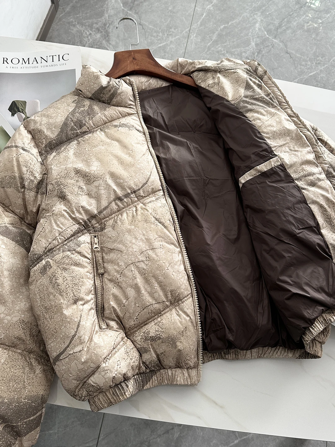 Artistic Print Thickened Fluffy Warm Short Cotton Jacket for Men And Women Fashionable Casual Style Geometric Patterned
