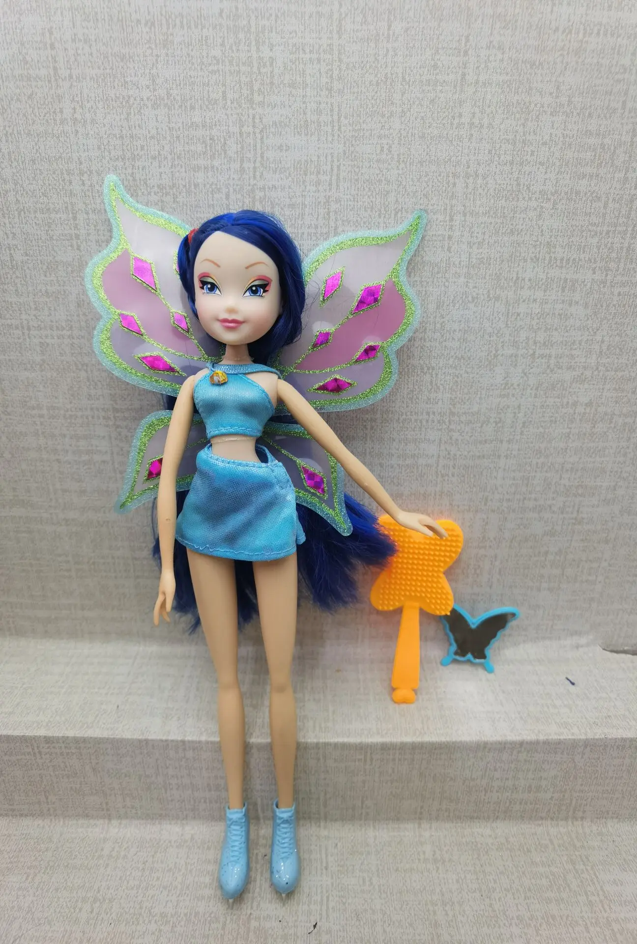 الأصلي جميل الأزرق الشعر فتاة ملونة فتاة عمل أرقام الدمى مع فوز ملحقات الجسم مع رئيس اللعب اكسسوارات الاطفال اللعب