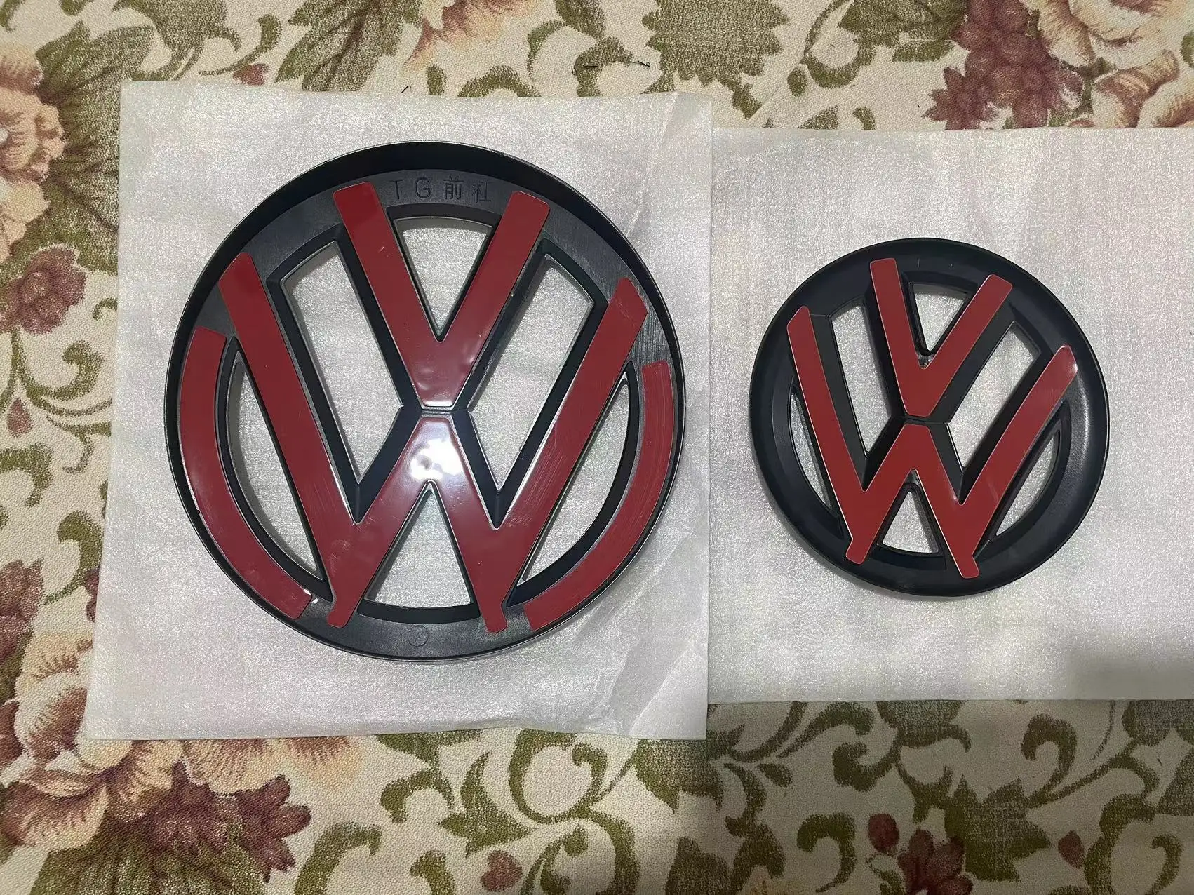 1set Glossy Black Car Front Grill Badge Emblem Stickers Car Logo Accessories For VW Tiguan MK2 2017-2020 Without ACC Vol-kswagen