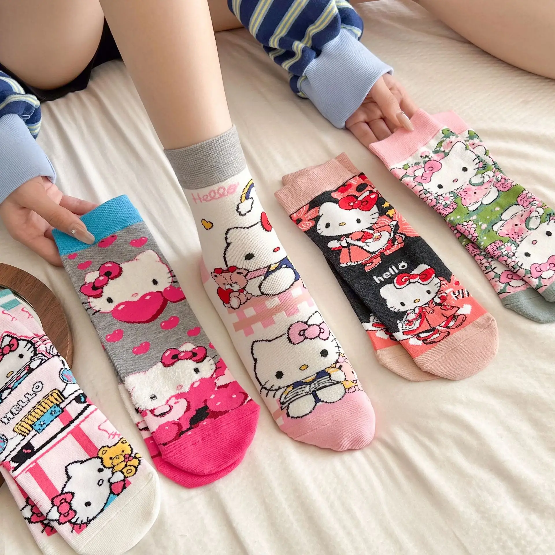 

Двойные носки с героями мультфильмов Hello Kitty Fan Frenzy с мягкими милыми принтами, чтобы покрыть всю неделю милых