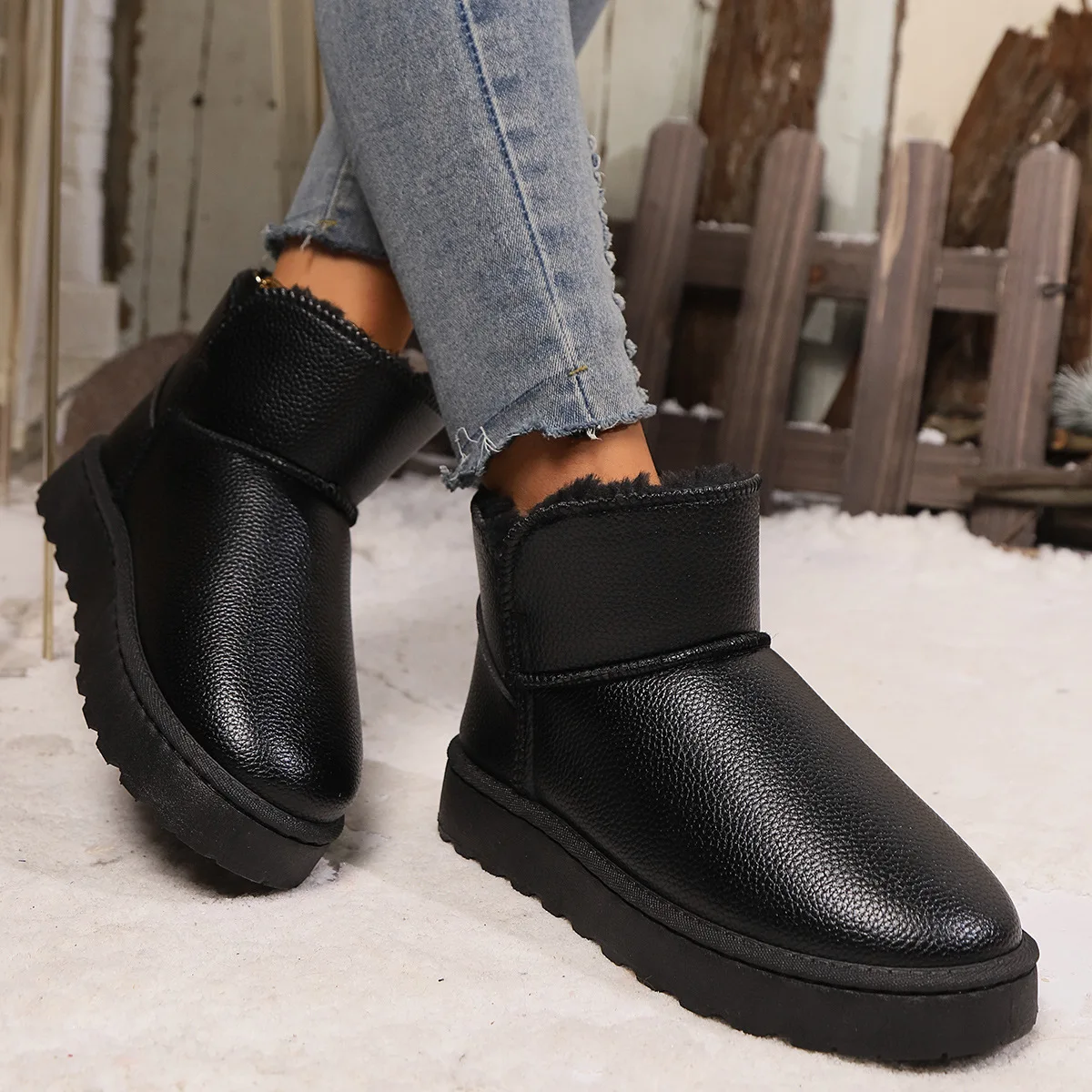 2024 Winter Western Style Snow Boots Women's Shoes Warm and Plush Thick Short Style Low Cut Bread Cotton Shoes