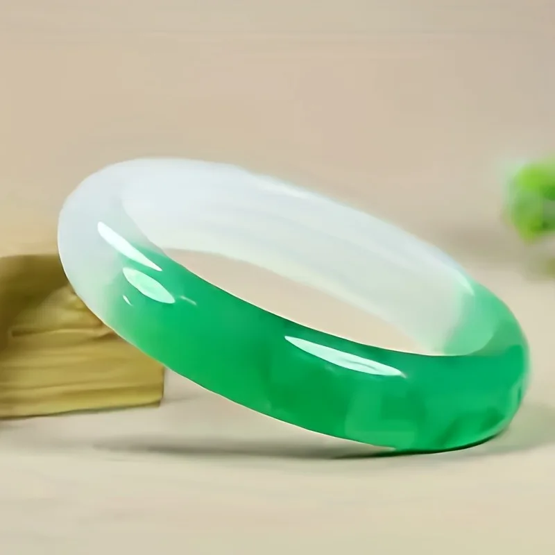 

Elegant Semi-green Natural Bracelet Bracelet, Fashionable and Exquisite Jewelry