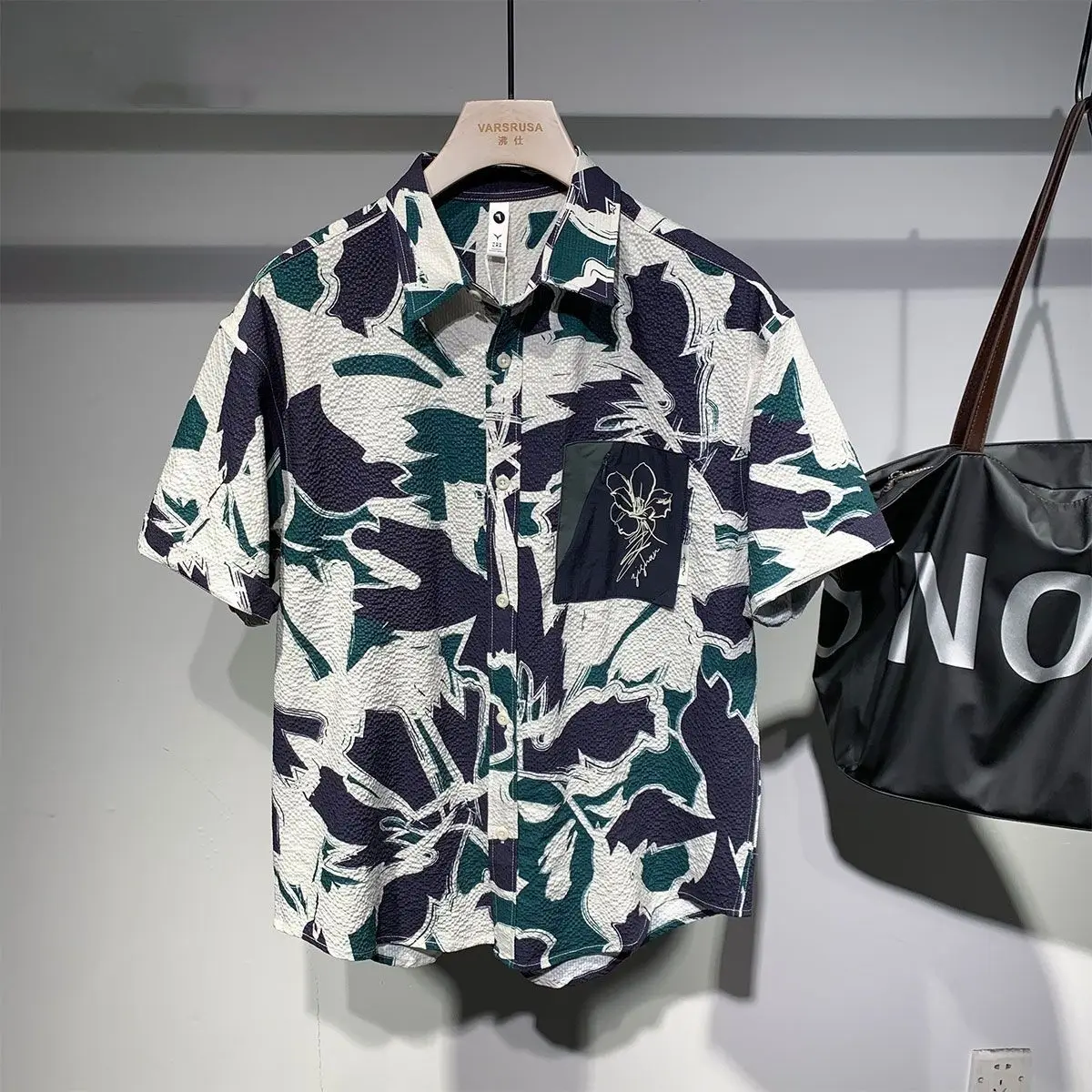 Nieuw Japans gepersonaliseerd bedrukt zak met korte mouwen en bloemenoverhemd Heren zomer trendy jas los casual overhemd