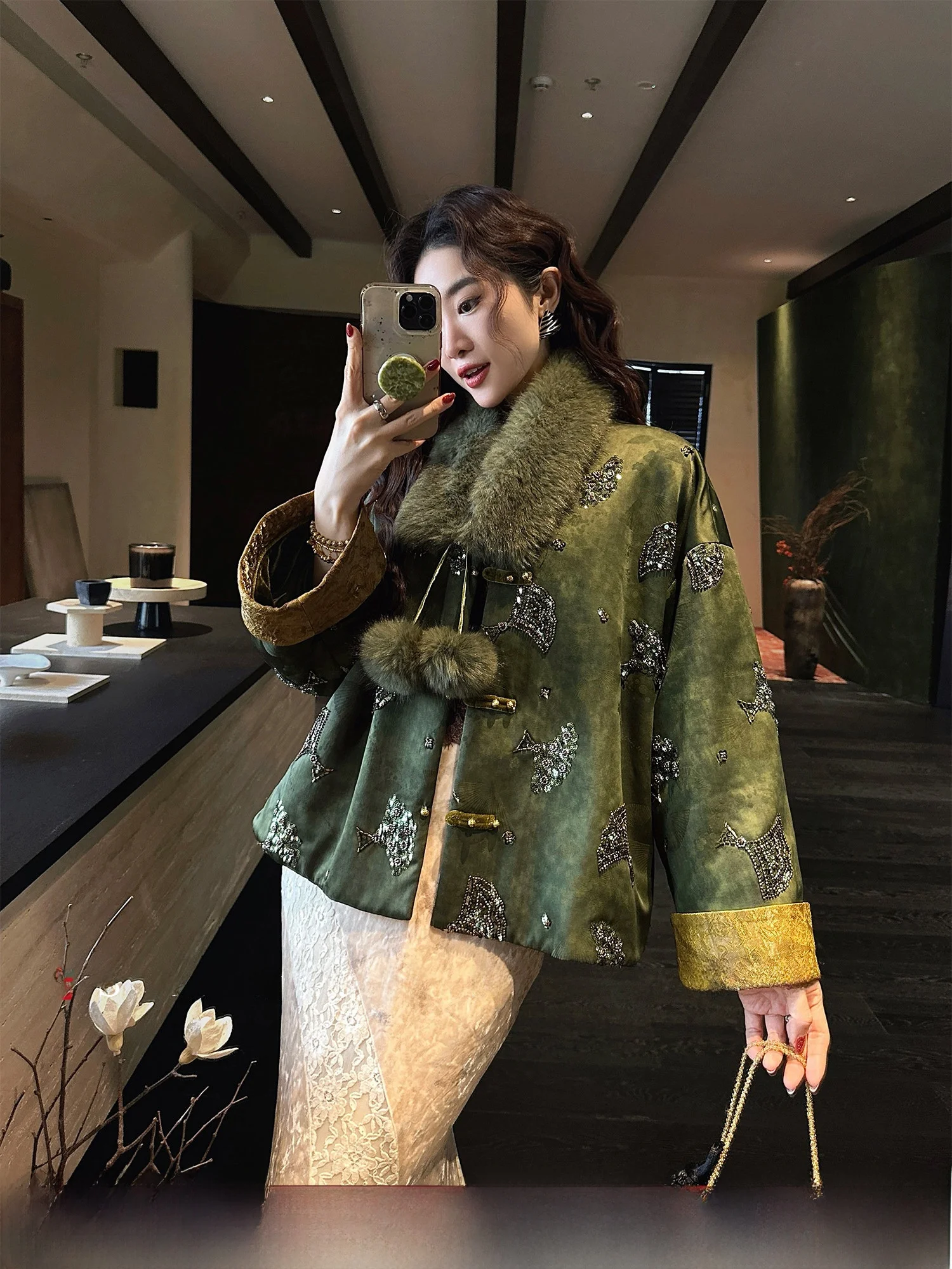 

Новая китайская вышитая куртка Sanji Bla Flower для женщин, хлопковая верхняя одежда, зимняя модная тенденция, свободный крой, длинный рукав