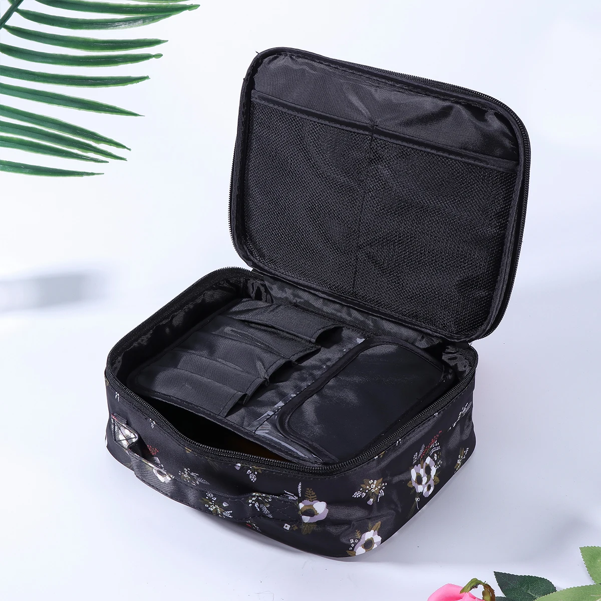 

Waterproof Large Capacity Bag Portable Multifunctional Travel Toiletry Organizer Printed Pouch For Vacation Gym Camping