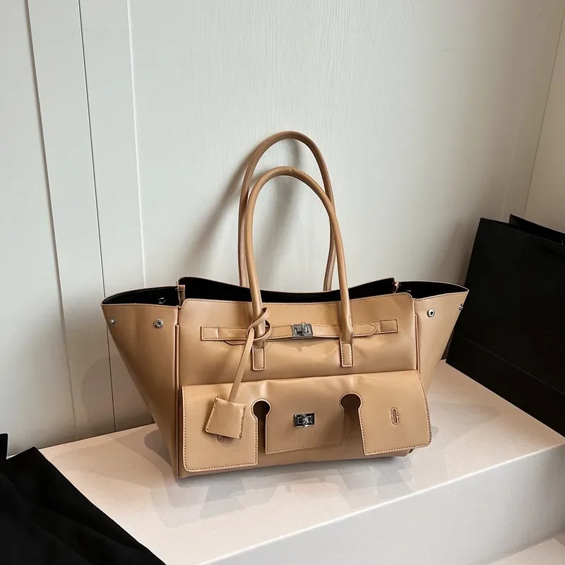 NEW PU Leather Wing Tote Bag Roomy Cluth Bag Large Capacity Buckle Woman Luxury Designer Travel Luggage Bag Shopper Handbag