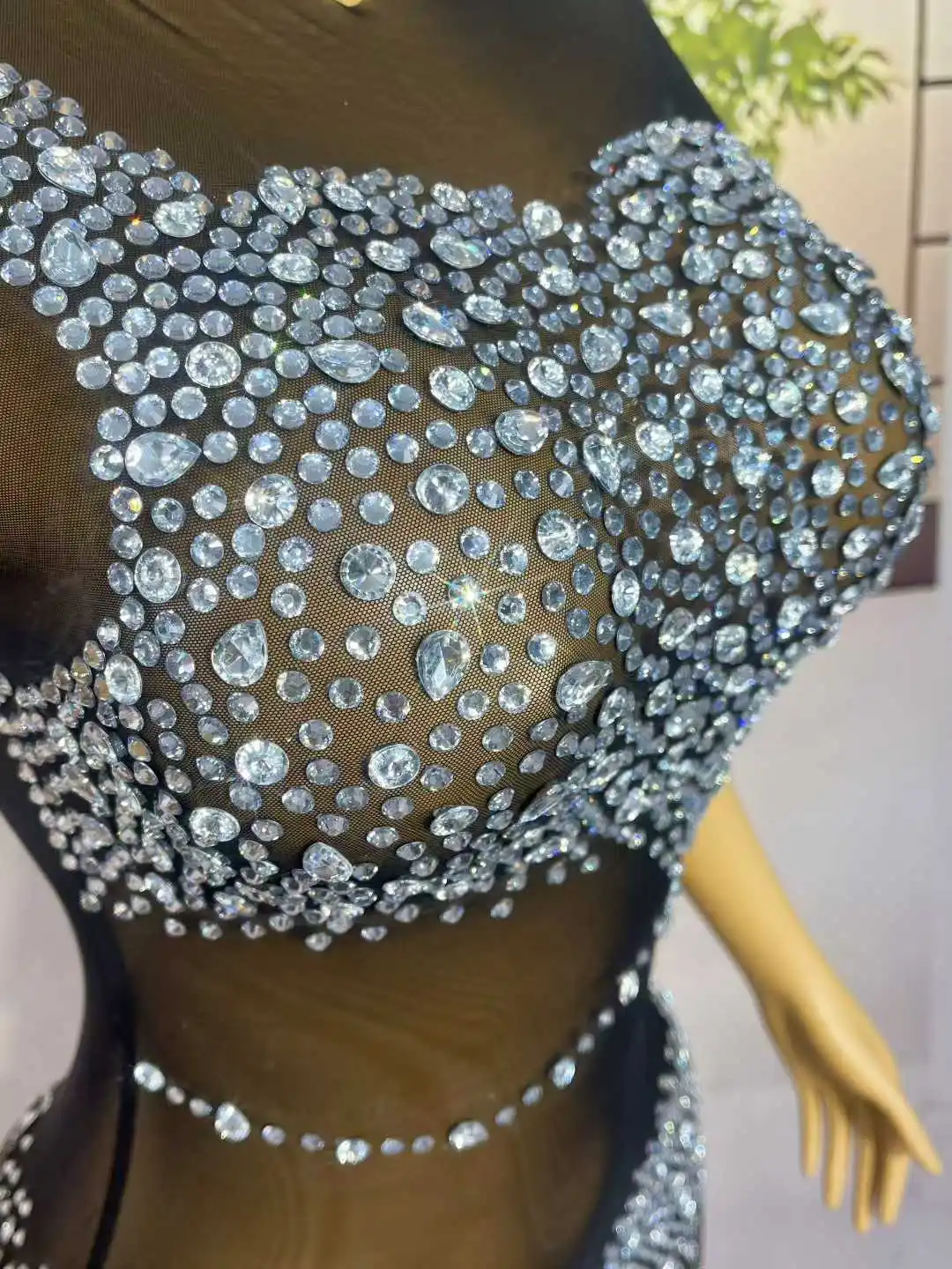 Vestido negro transparente sexi de lujo hecho a mano con cadenas de cristales centelleantes y diamantes de imitación para mujer, vestido de fiesta para espectáculo, vestido de actuación en escenario