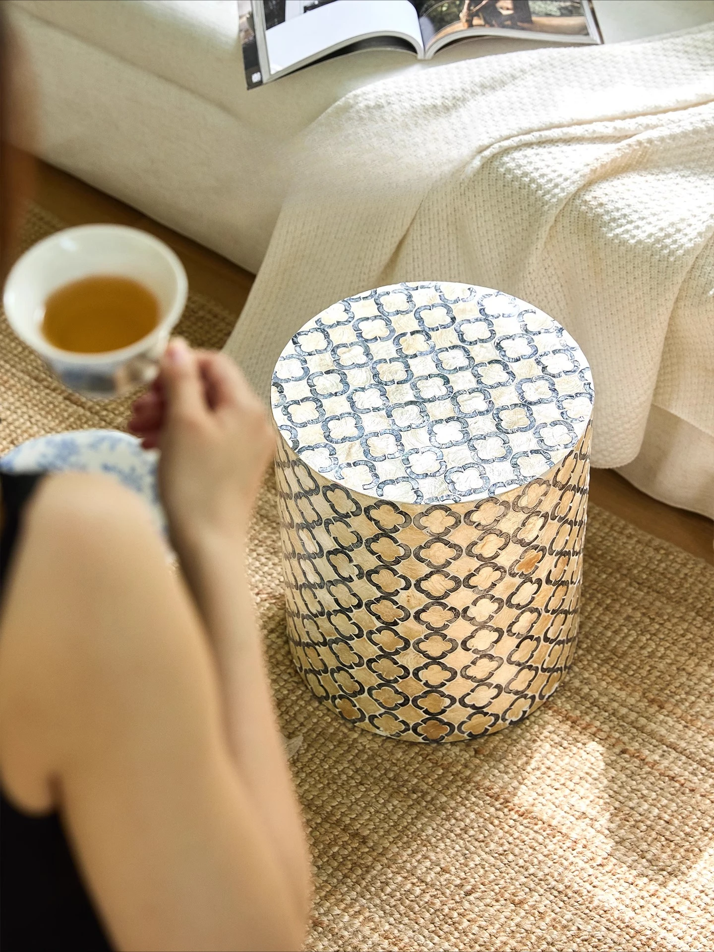 

Home Furnishing Medieval Creative Shell Table Living Room Light Corner Balcony Coffee Table Small Coffee Table Drum Stool