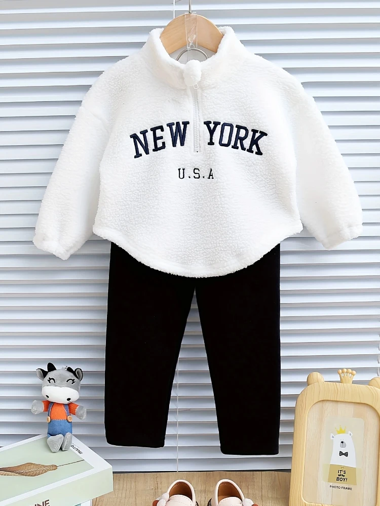 2 autumn/winter girls' English patterned long sleeved plush T-shirts and pants comfortable, skin friendly, thick and warm