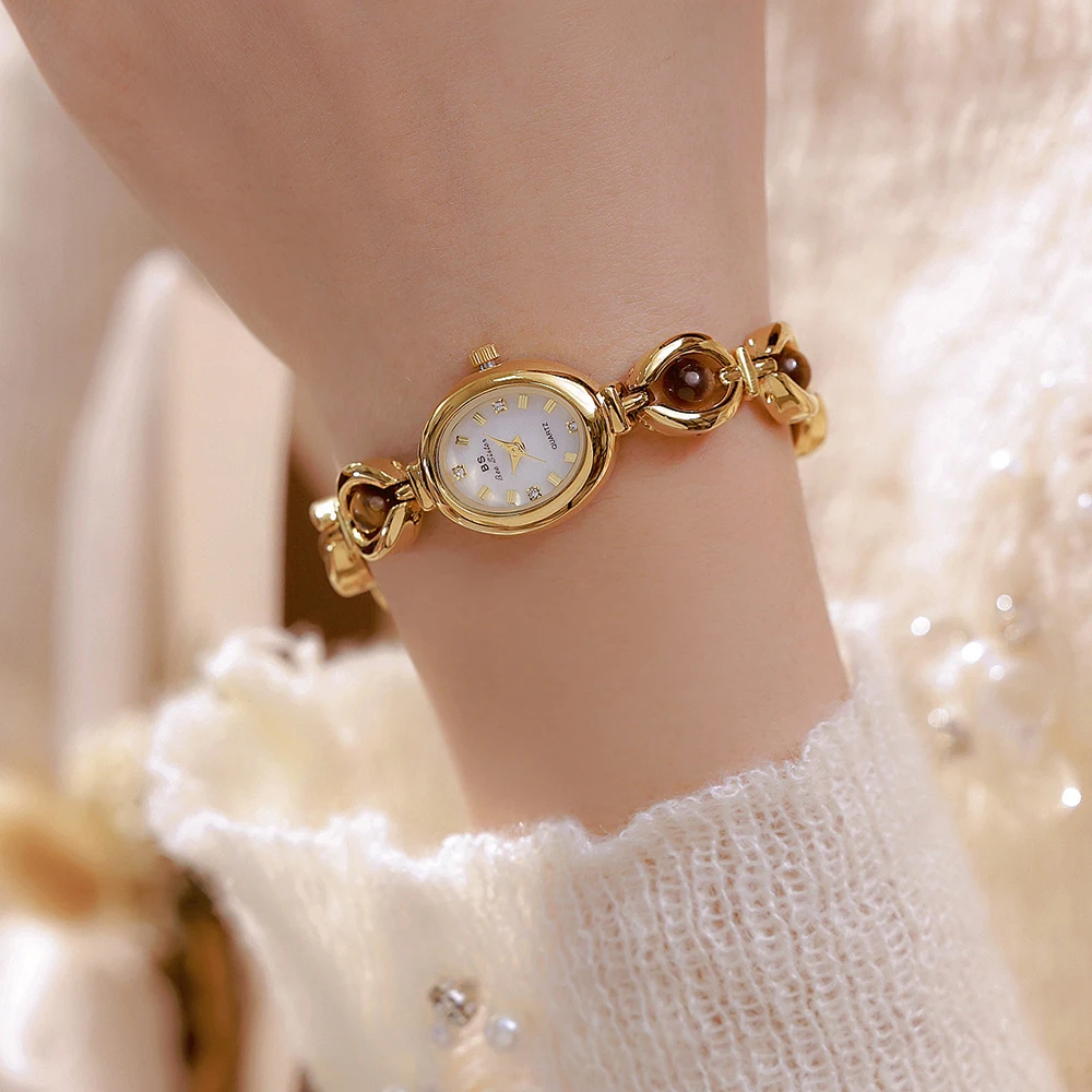 ساعة كوارتز نسائية فاخرة 2025 ملونة من اليشم الطبيعي ساعات بسيطة للسيدات ملابس يومية للحفلات مقاومة للماء هدية معصم مزخرفة