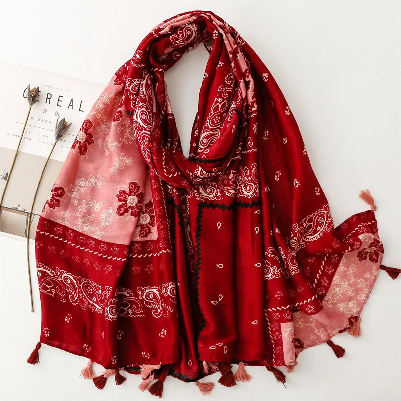 2024 Paisley Floral Tassel Cotton Scarf Breathable Viscose Shawl Winter Casual Sunscreen Travel Scarves Women Muslim Hijab Sjaal