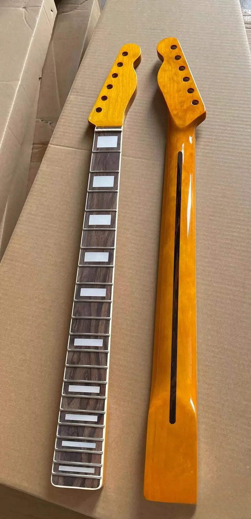 

electric guitar 6 strings, 21 frets, neck wrapped, handle shiny yellow maple wood neck，brand-new