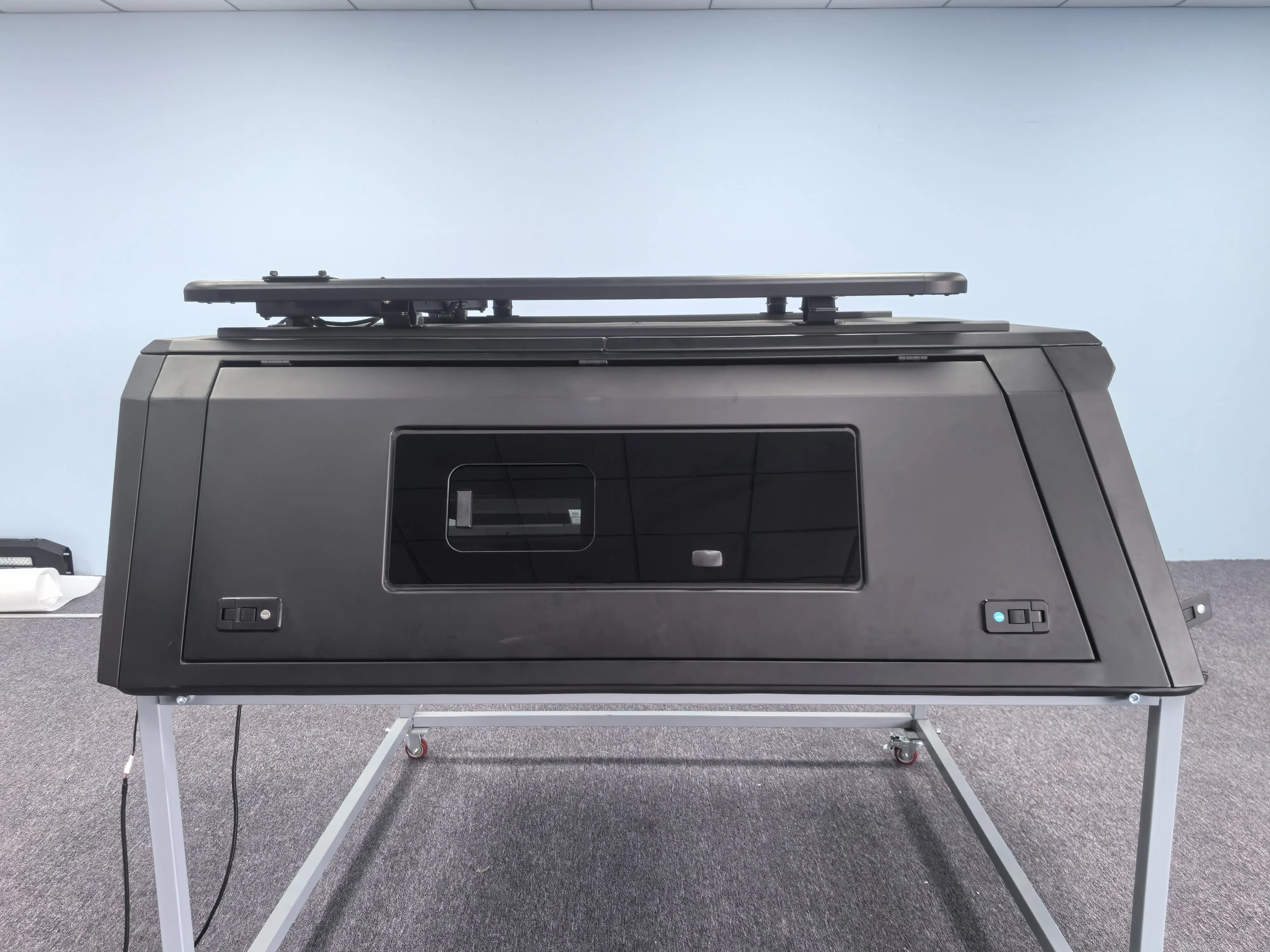 

Новый алюминиевый чехол для грузовика с навесом пикапа для 150 изготовленных на заказ универсальных высоких колпачков пикапа