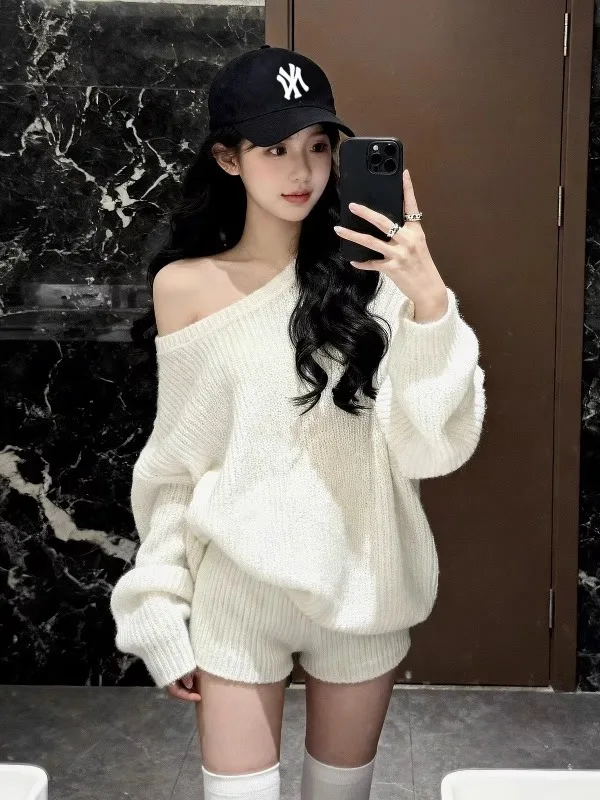 

Женский свитер Laid-ba: комплект с открытыми плечами, длинный рукав, косой воротник, свободный крой, осенне-зимняя новинка, повседневный стиль...