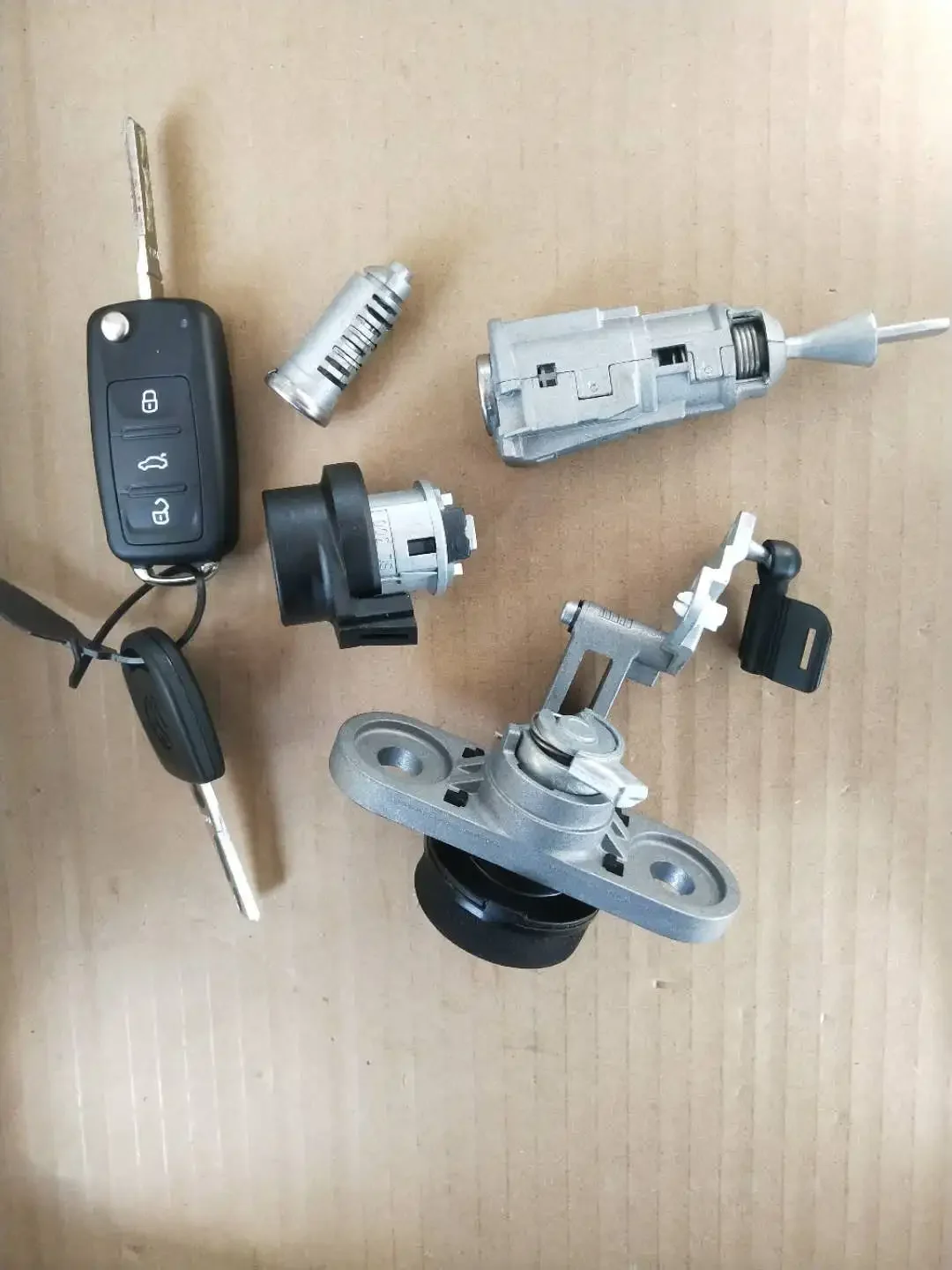 

For SKODA RAPID Car Remote Control Door Ignition Lock core Replacement With Smart remote key