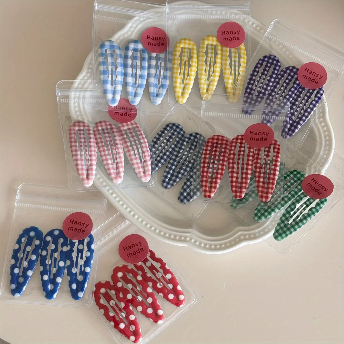 conjunto-de-12-presilhas-de-cabelo-com-cores-aleatorias-e-elementos-de-bolinhas-xadrez-adequadas-para-franjas-modernas-e-versateis-perfeitas-para-uso-diario-acessorios-para-festas-e-o-melhor-item-para-presente