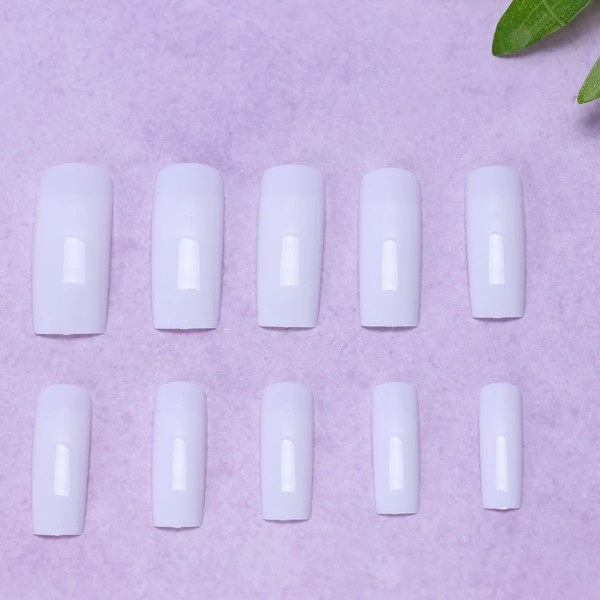 

500Pcs White Nail Tips Artificial False Nails for Custom Nail Art Decorations Manicure Design Kit Fake Nails Manicure Stickers