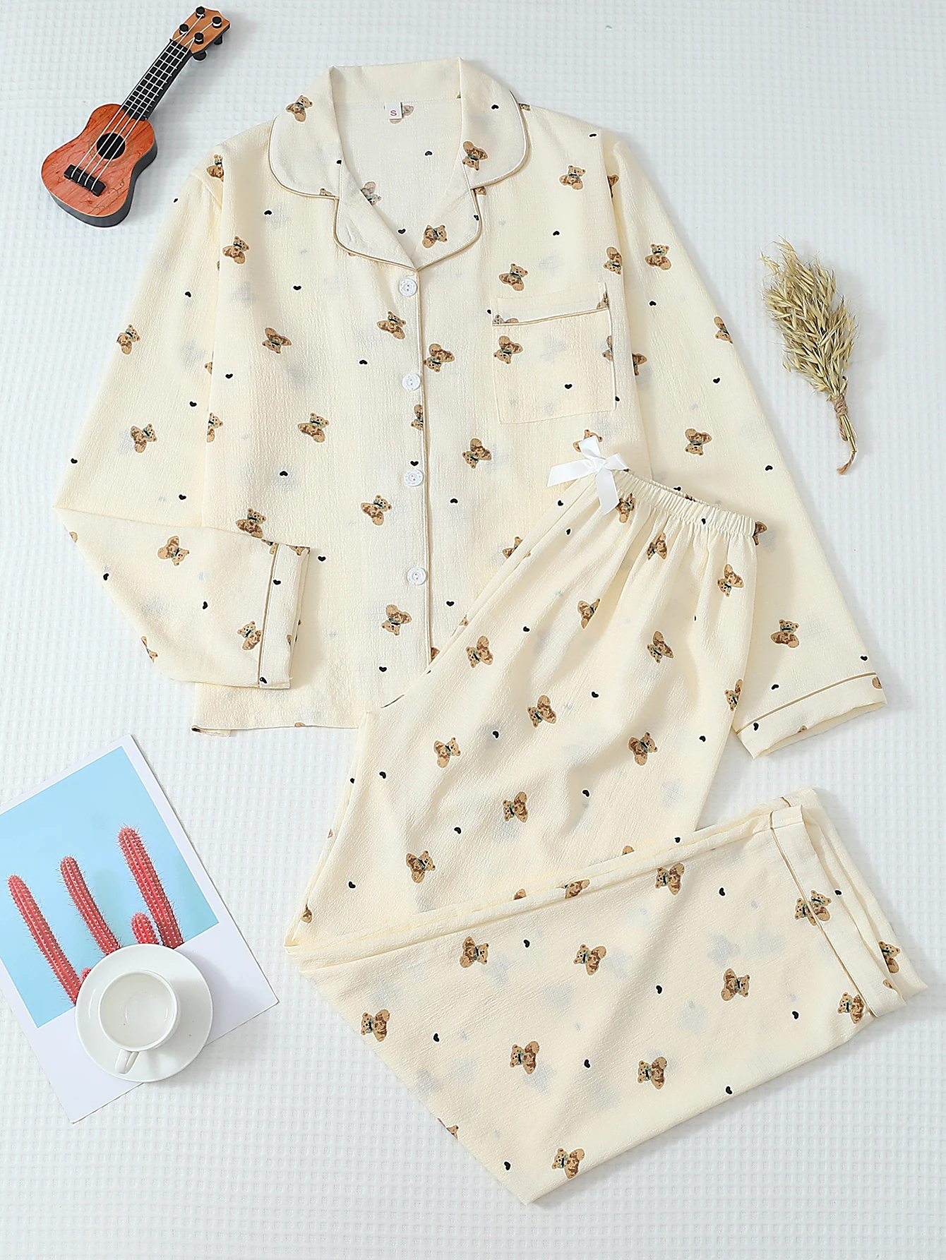Two-Piece Autumn and Winter Women's Teddy Bear Print Pajama Set, Long-Sleeved Button-Down Collared Top and Long Pants, Casual Sleepwear Loungewear Set Suitable for Home Use