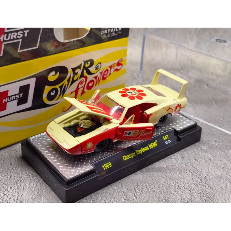 Diecast M2 1/64 Scale 1969 Charger Daytona HEMI Challengerรถรุ่นวันหยุดของขวัญของเล่นตกแต่ง