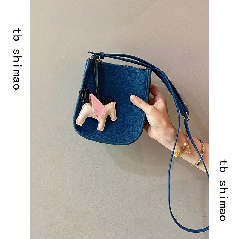 

Leather Crossbody Bag 2025 New Sle Women's een Cowhide Faionable Versatile Mobile Phone Bag Casual Youth