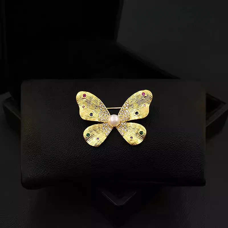 Retro Butterfly Brooch Light Luxury Color Insect Lapel Pins Sweater Pearl Corsage Rhinestone Jewelry Clothing Accessories 5890