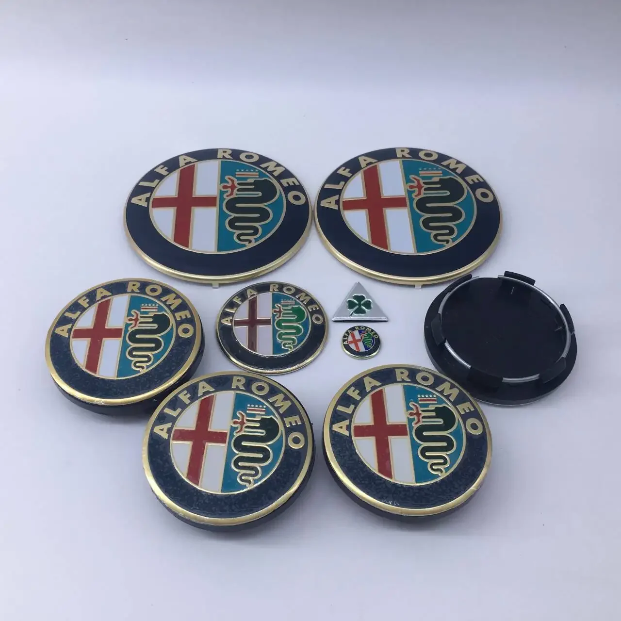 【セール中】アルファロメオ147 166用 50mmホイールセンターキャップ 8個/9個セット、74mmフードトランク、40mmステアリングホイールエンブレム、ブレラ、スパイダー、ジュリエッタ対応