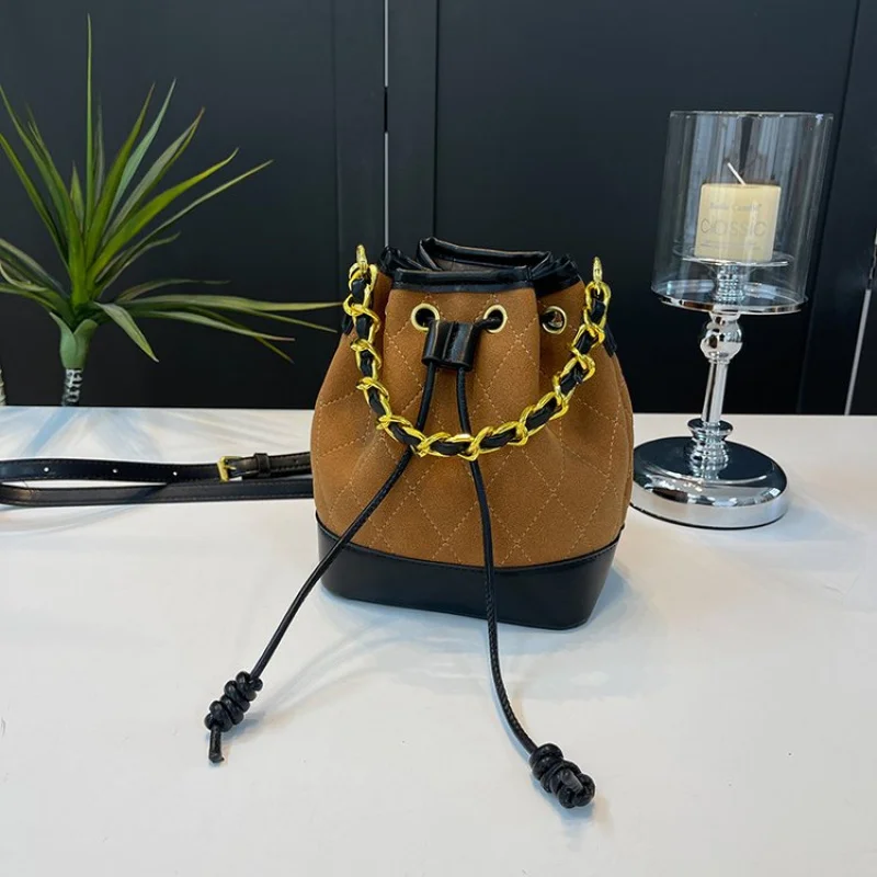 ブドウ園プリントレザー製の女性用ハンドバッグ、トレンディなパリの軽量で柔らかなデイリーリファインドルックを特徴としています。 ​