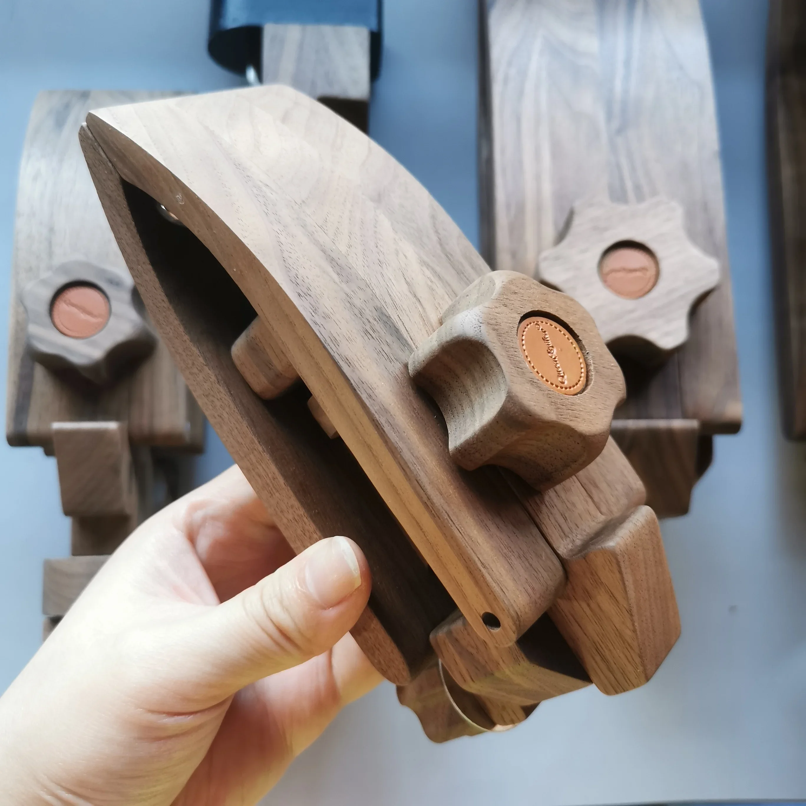 6cm/8cm width Leather Hand Sewing Stitch Pony Table Desktop Stitching Horse Clamp Wood Sewing Clips Leather Clamp Black walnut