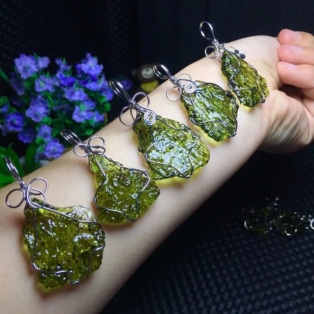 4-7g Quality Natural Moldavite Green Aerolites Crystal Stone for Pendant Energy Apotropaic Czech Meteorite Mineral Specimen