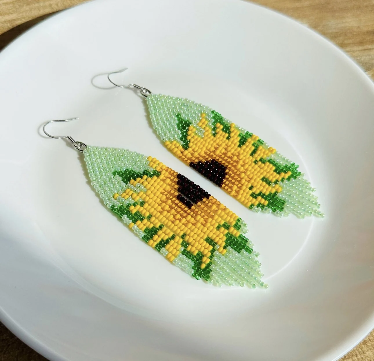 

Beaded earrings Gradient color Flower Symmetry Geometry Hand-woven Pattern Trend Bohemia Alloy Female Tassel Rice bead earrings