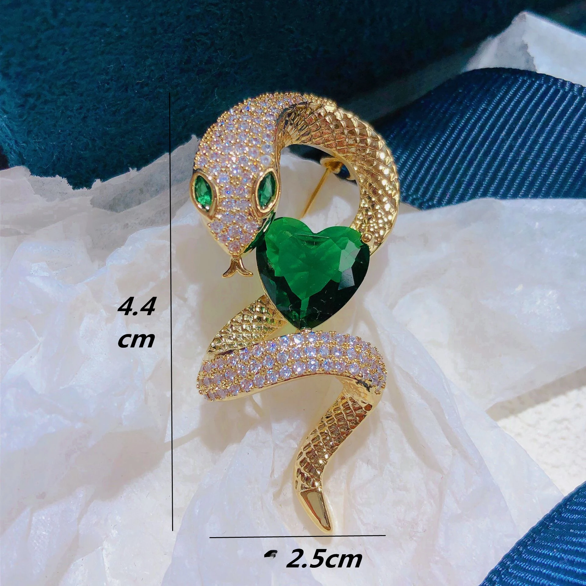 Retro Zircon Emerald Heart-shaped Snake Brooches Women\'s Clothes Accessories Animals Green Crystal Lapel Pin Corsage Accessories