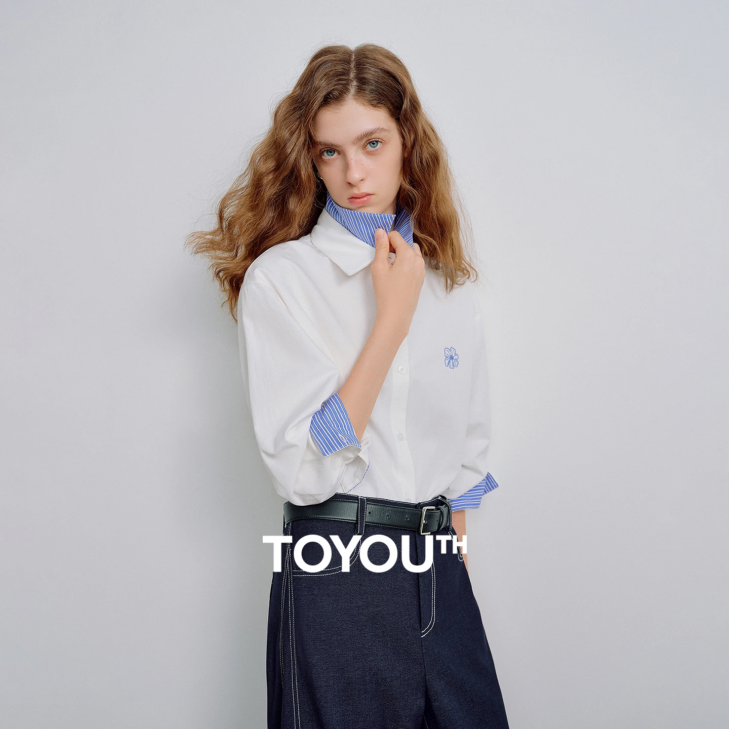 

TOYOUTH женские рубашки 2026, весенние новые повседневные рубашки из чистого хлопка в полоску с двухслойным воротником и нишевым дизайном, с цветочной вышивкой, топы