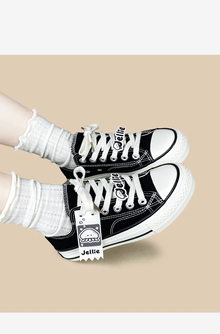 Amy und Michael Damen-Sneaker mit niedrigem Schaft und niedlichem Quallen-Cartoon-Motiv, schwarze Schnür-Sneaker, Y2K Kawaii Mädchen-Freizeitschuhe mit Vulkanisierung – Detail 8