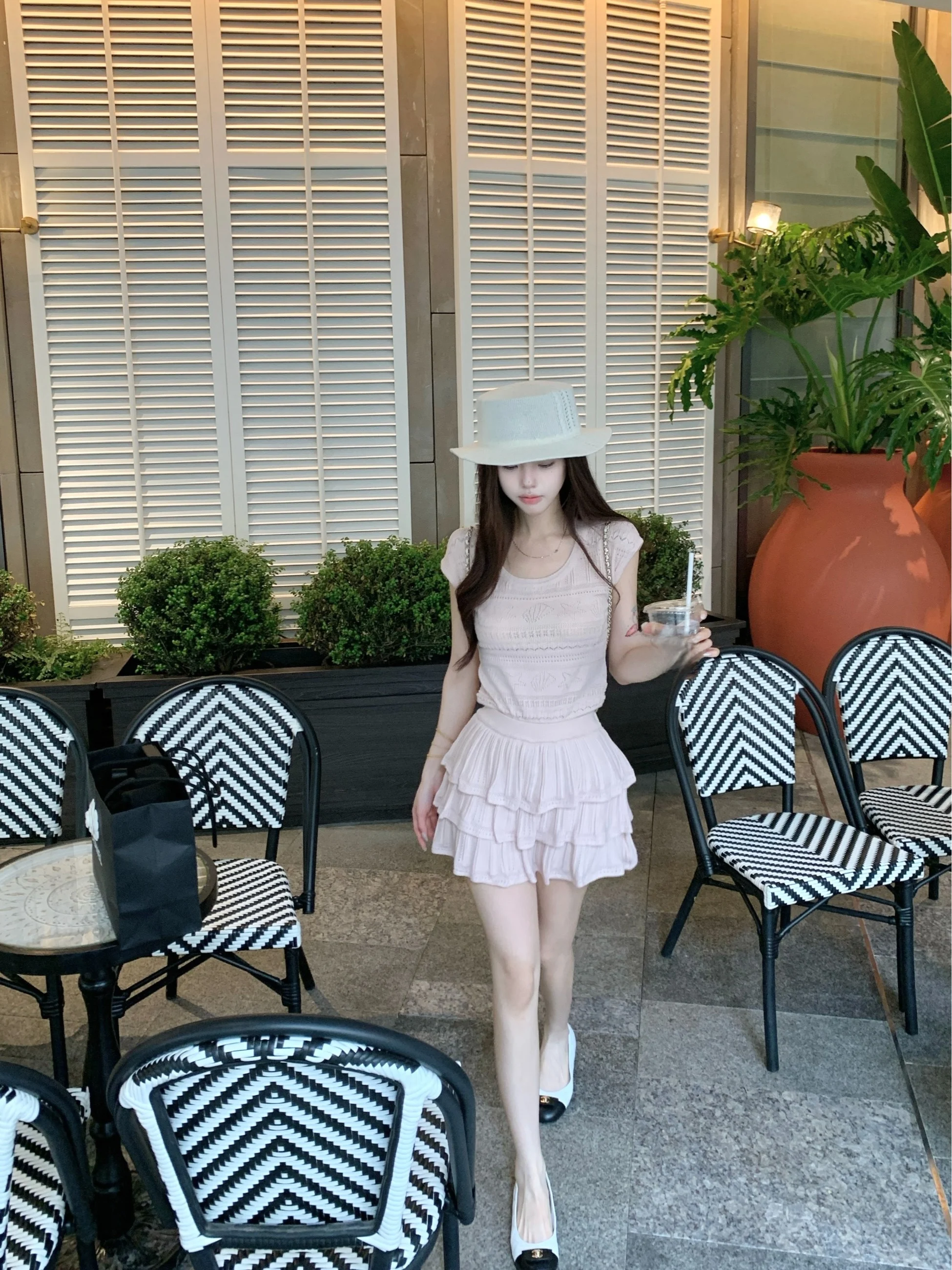 

Sweet Girl Style Two-Piece Knitted Slim Fit Waist-Cinching Fashion Summer Set Short Sleeve Vest And Cake Skirt Combo for Dates