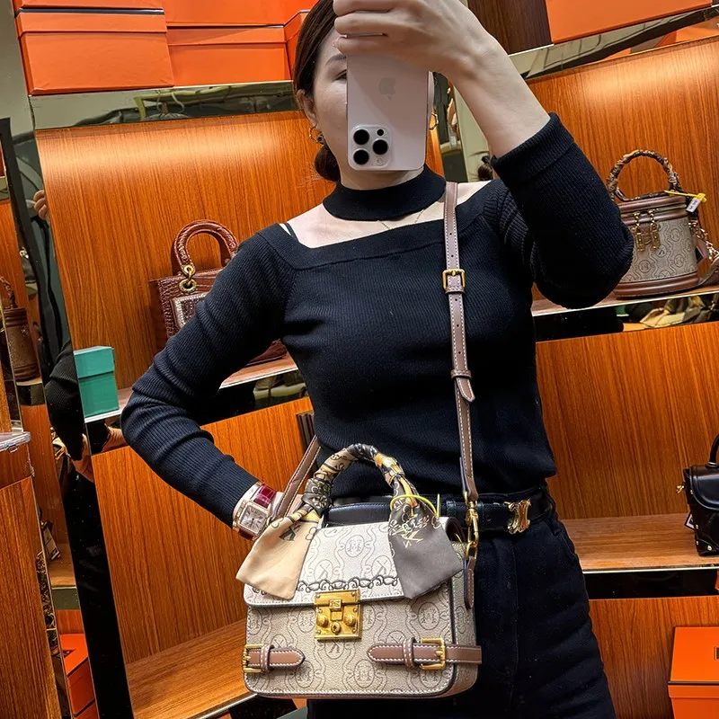 Women\'s handbag 2023 winter new senior designer leather fashionable retro foreign style one shoulder crossbody small square bag