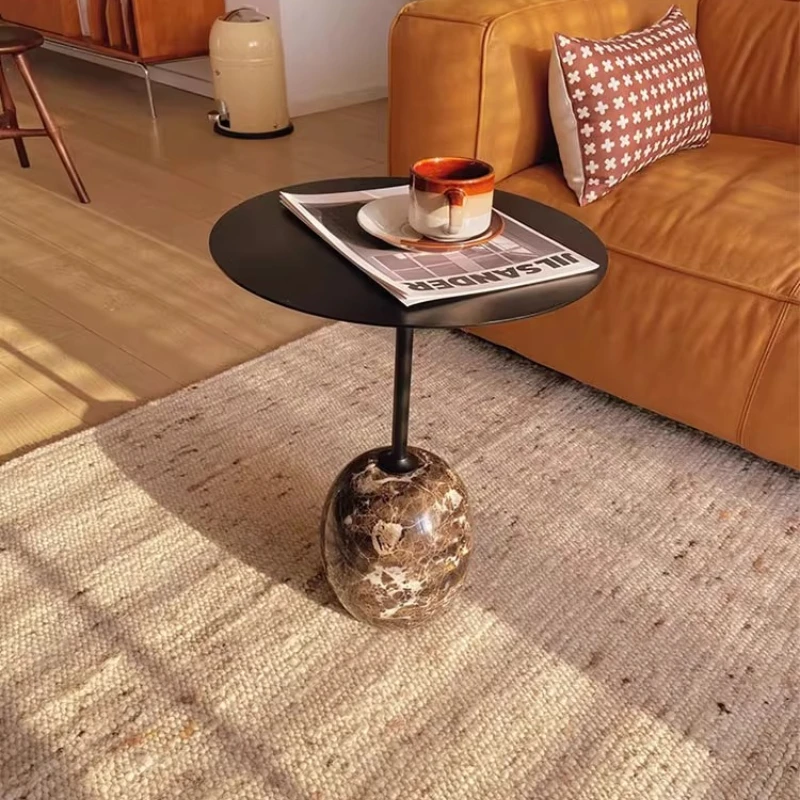 حافة رخامية دنماركية بسيطة عدد قليل من الديكورات الناعمة الراقية مصممة لغرفة المعيشة وغرفة النوم وحافة الأريكة وزاوية مستديرة قليلة