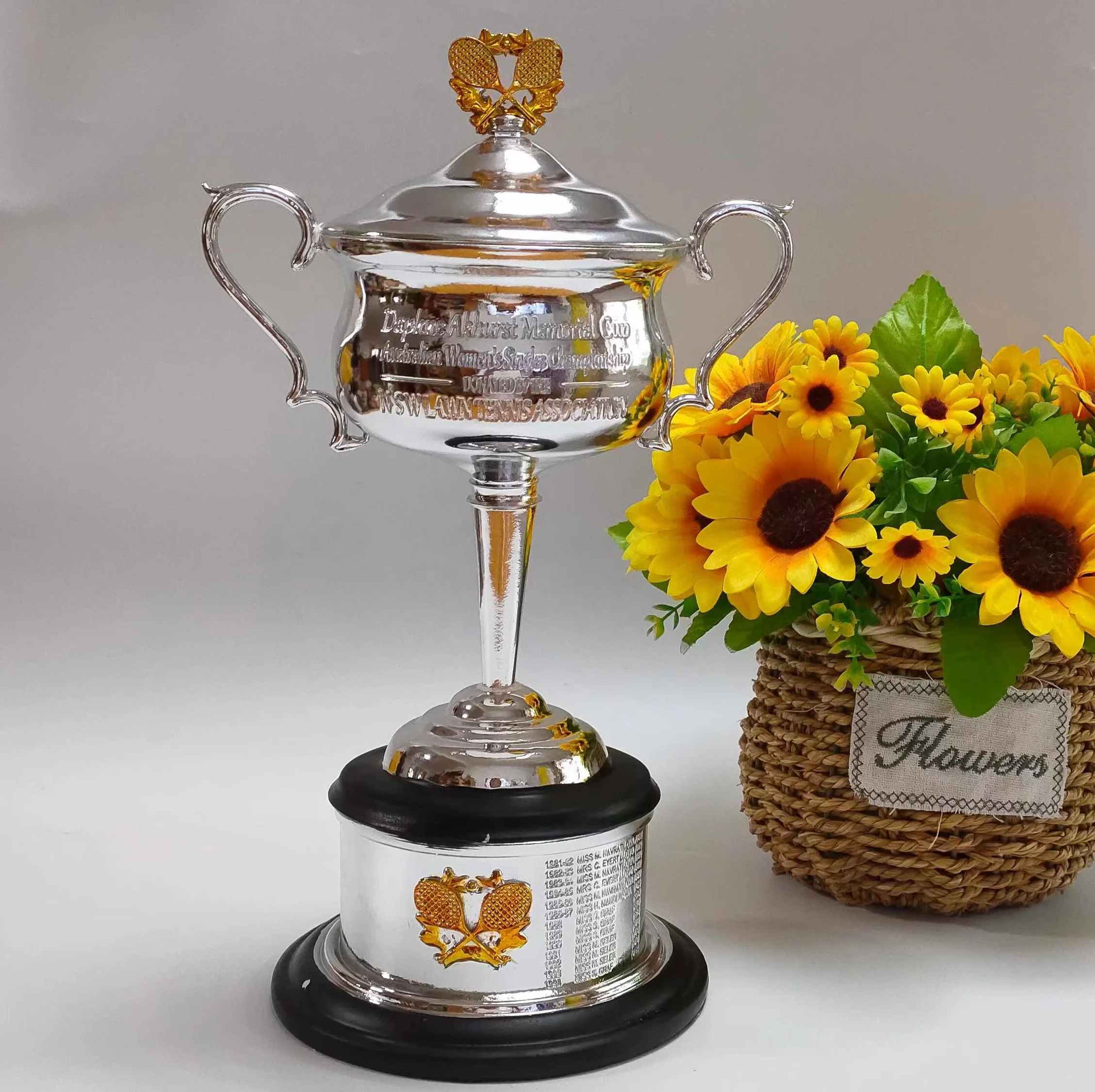 The Women's Australian Open Tennis Championship Cup The Daphne Akhurst Memorial Cup 1:1 Real Size Trophy The Collect Souvenirs