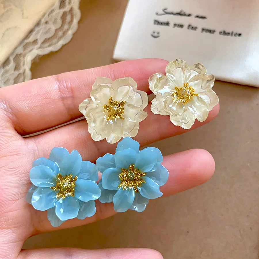 French Pastel Beige Resin Flower Stud Earrings Elegant Multi-layer Petal Ear Studs for Ladies Sweet Outdoor Dating Accessories K