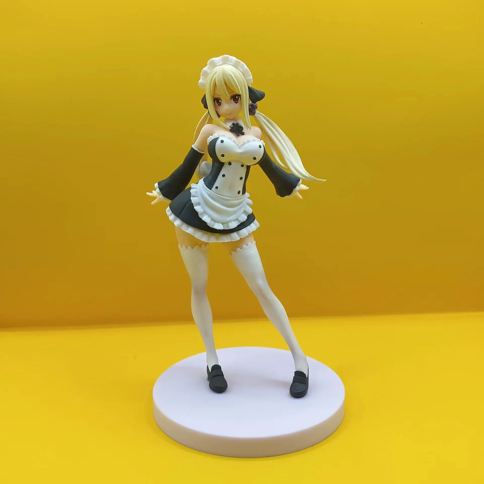 페어리 테일 새로운 피규어 루시 Heartfilia Erza 스칼렛 섹시한 소녀 17cm PVC 액션 피규어 아민 선물 Collectible Figurine