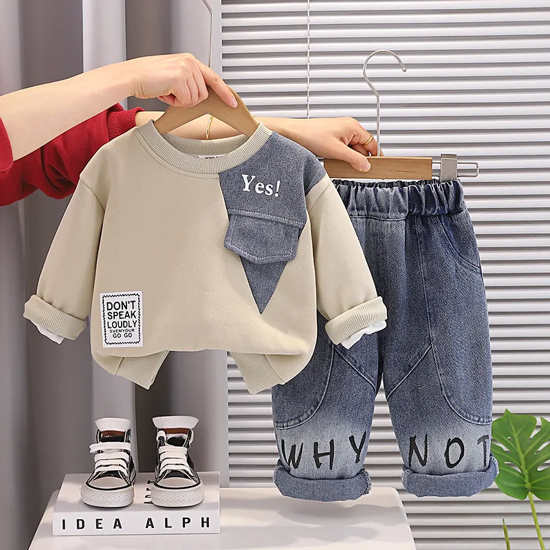 Toddler Asymmetrical Triangle Denim Patch Slogan Sweatshirt & Letter Print Roll Cuff Jeans Boys Two Piece Spring Daily Outfit